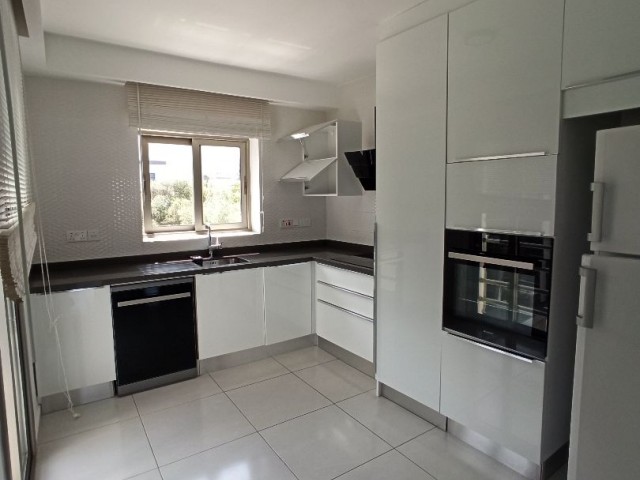  Kiralık Eşyalı Daireler  2+1Girne-Ozanköy 