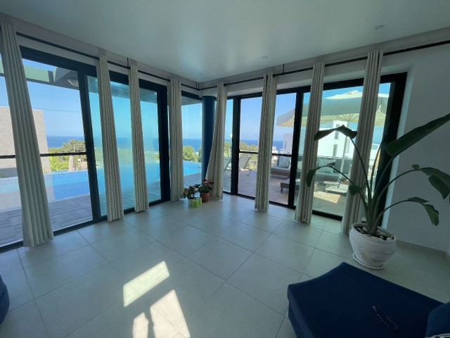 Satılık  3+1 Villa /Full Eşyalı Girne Esentepe