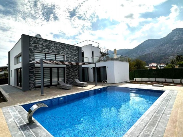 Villa mit privatem Pool zum Verkauf in der Region Karşıyaka