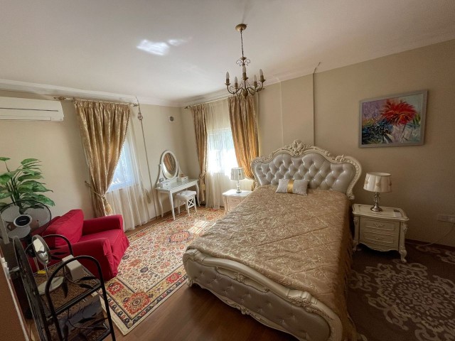 Girne  Ozanköy Satılık Ful Eşyalı /Geniş Bahçeli / Özel Havuzlu 4+1 Villa