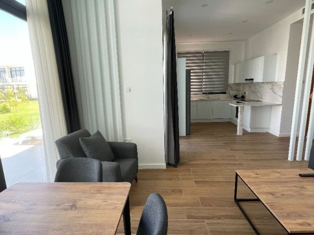 Eckgarten-Apartment mit 2 Schlafzimmern in Küçük Erenköy