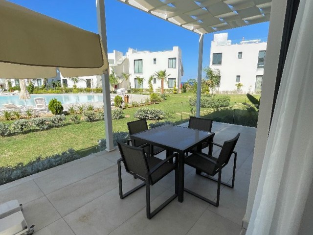 Immaculate 2 Bed Apartment with Pool view 