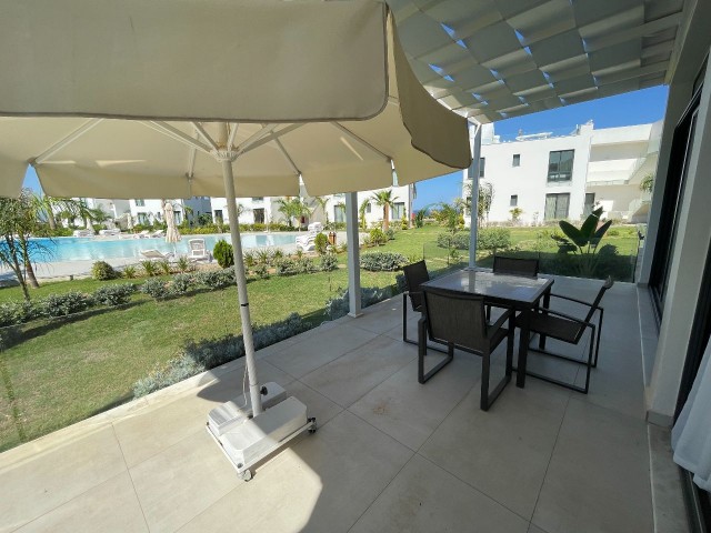 Immaculate 2 Bed Apartment with Pool view 