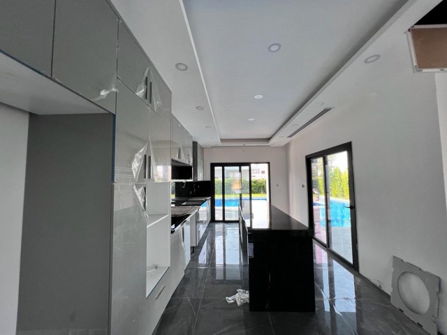 SATILIK LUX 5+2 Villa Ciglos, Girne