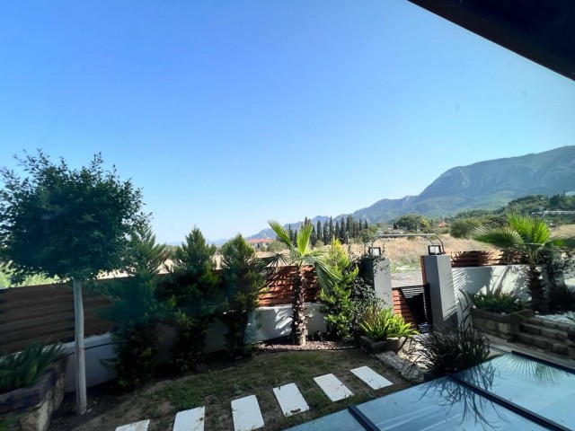 SATILIK LUX 5+2 Villa Ciglos, Girne