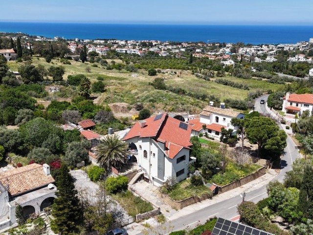 Kyrenia-Edremit 4+1 Mansion with Private Pool requiring renovation within 1607m2