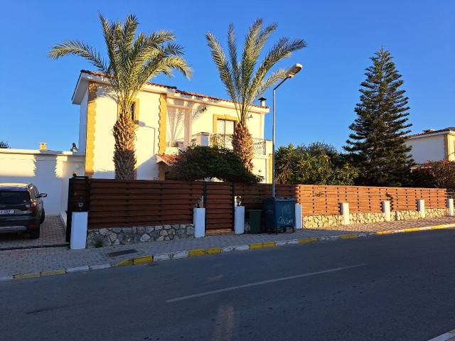 4+1 DETACHED VILLA WITH PRIVATE POOL FOR SALE