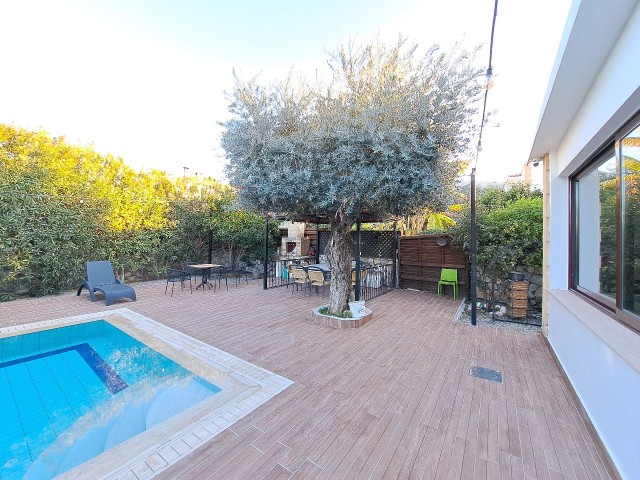 4+1 DETACHED VILLA WITH PRIVATE POOL FOR SALE