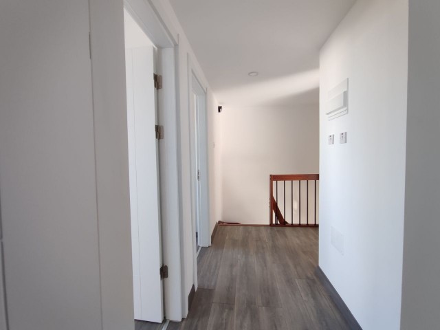 Girne   Alsancak Bölgesinde  Satlık 3+1 Ikiz Villa 