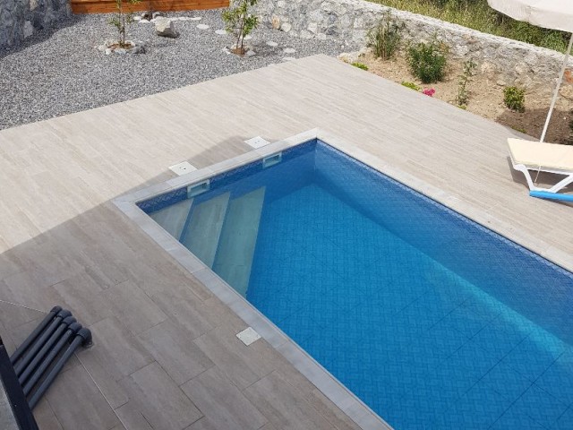 Bungalow mit 2 Schlafzimmern und privatem Pool zu verkaufen