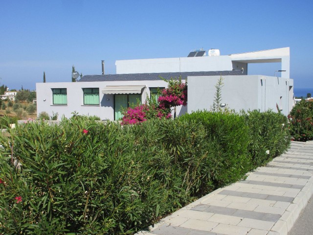 Bungalow mit 2 Schlafzimmern und privatem Pool zu verkaufen