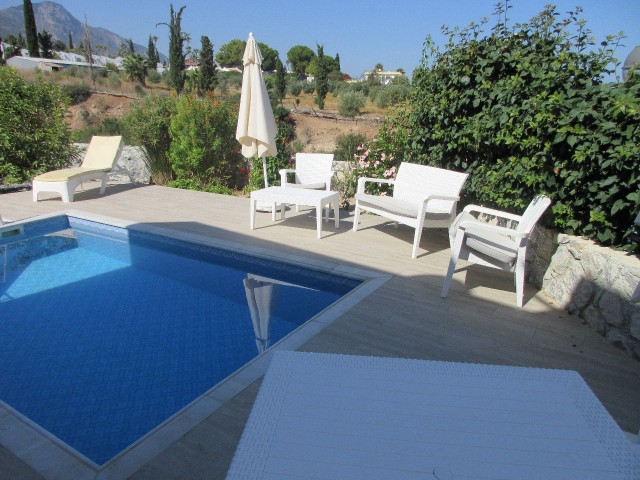 Bungalow mit 2 Schlafzimmern und privatem Pool zu verkaufen