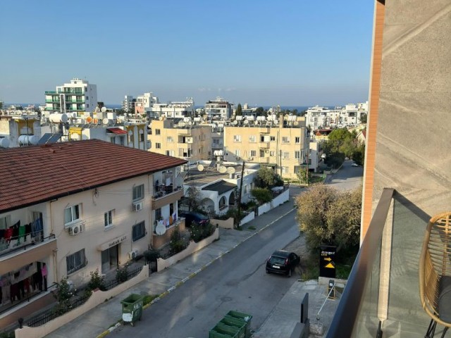 Wohnung zum Verkauf in einem Luxusgrundstück im Zentrum von Kyrenia