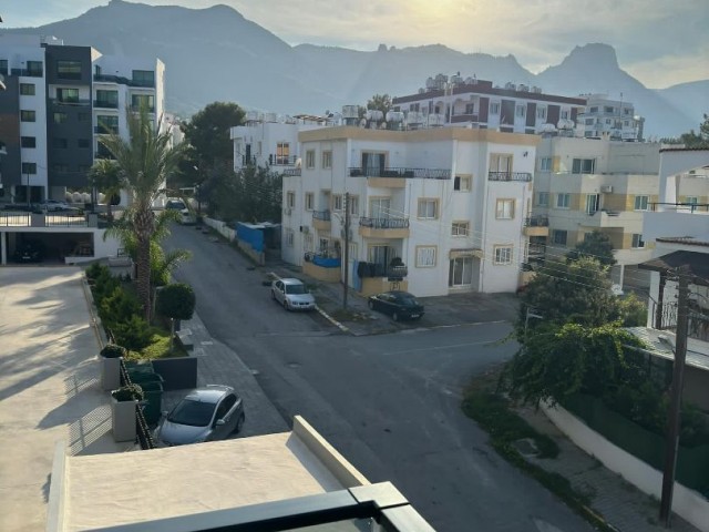 Wohnung zum Verkauf in einem Luxusgrundstück im Zentrum von Kyrenia