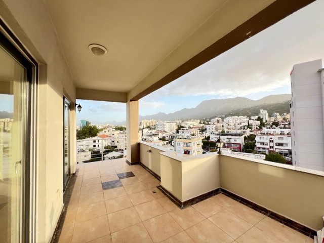 2+1 Wohnung/Penthouse zum Verkauf mit Meer- und Bergblick. Kyrenia-Zentrum