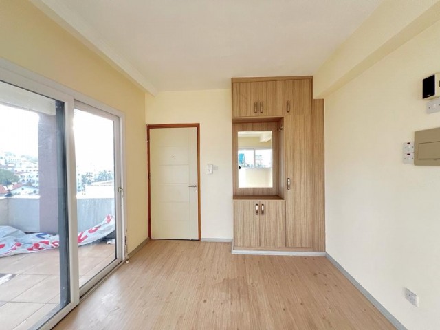 2+1 Wohnung/Penthouse zum Verkauf mit Meer- und Bergblick. Kyrenia-Zentrum