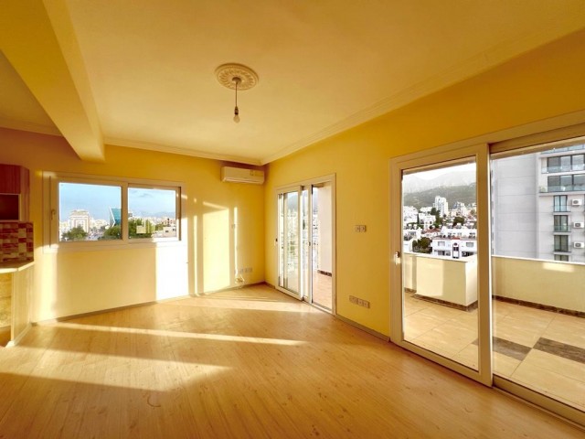 2+1 Deniz ve Dag manzaralı satılık daire/penthouse. Girne merkez