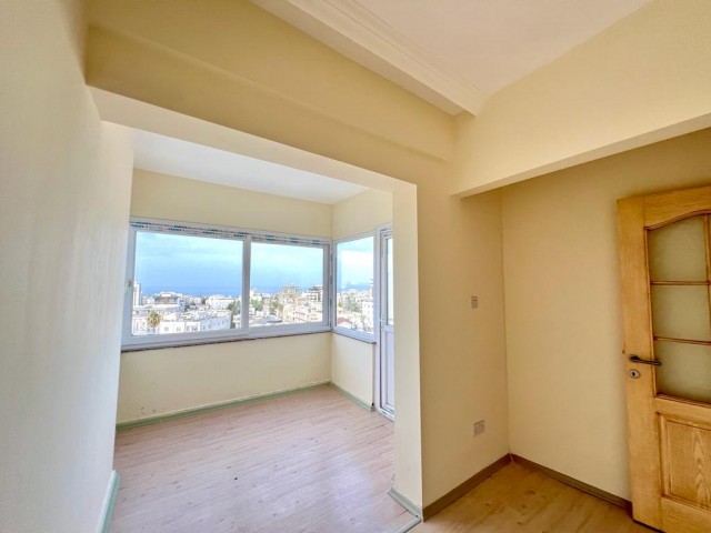 2+1 apartment for sale in Kyrenia city center, sea and mountains view