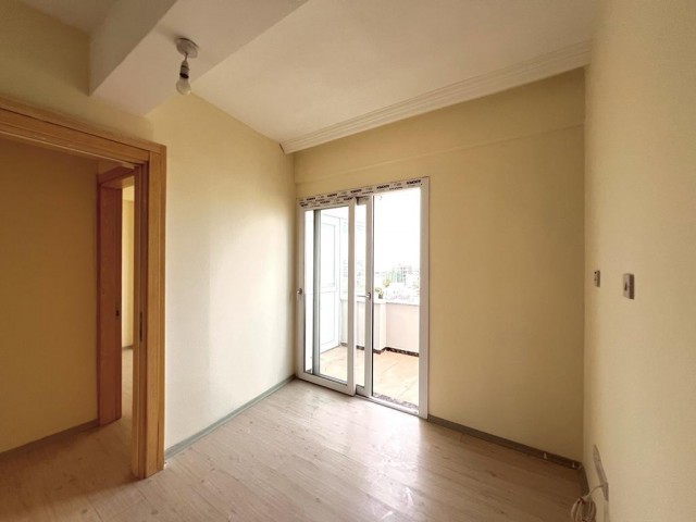 2+1 Deniz ve Dag manzaralı satılık daire/penthouse. Girne merkez