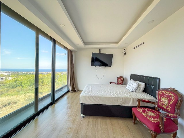 Luxusvilla mit herrlichem Panoramablick auf das Meer in Zeytinlik