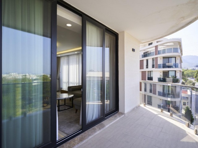 Modernes und luxuriöses 3+1-Penthouse zum Verkauf im Zentrum von Kyrenia, mit privatem Pool und privater Dachterrasse