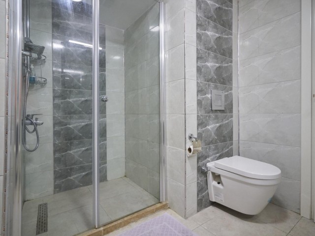 Girne merkezinde satılık modern ve lux 3+1 penthouse, özel havuzlu, özel çatı terası