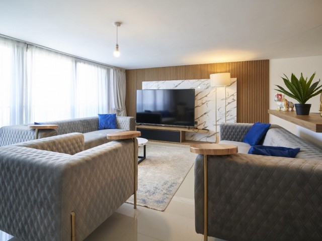 Girne merkezinde satılık modern ve lux 3+1 penthouse, özel havuzlu, özel çatı terası