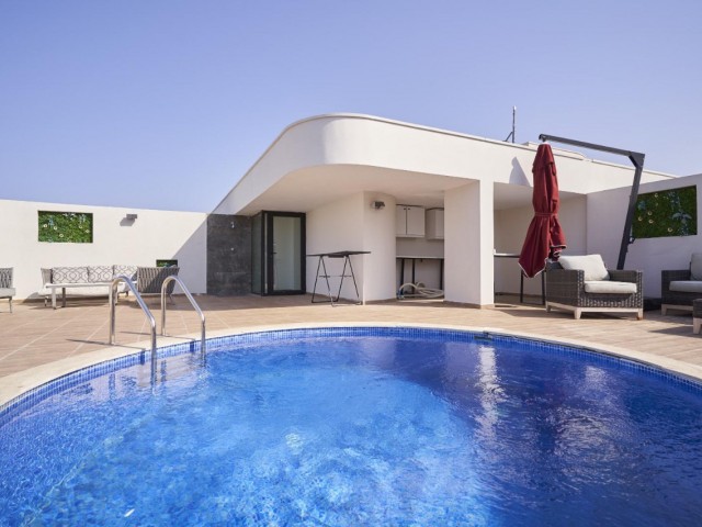 Modernes und luxuriöses 3+1-Penthouse zum Verkauf im Zentrum von Kyrenia, mit privatem Pool und privater Dachterrasse