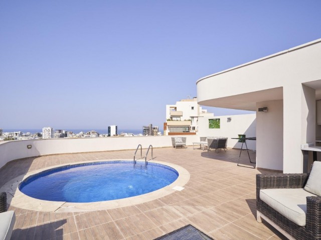 Modernes und luxuriöses 3+1-Penthouse zum Verkauf im Zentrum von Kyrenia, mit privatem Pool und privater Dachterrasse