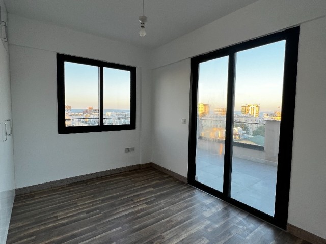 Wunderschönes Penthouse mit großer Dachterrasse zum Verkauf im Zentrum von Kyrenia