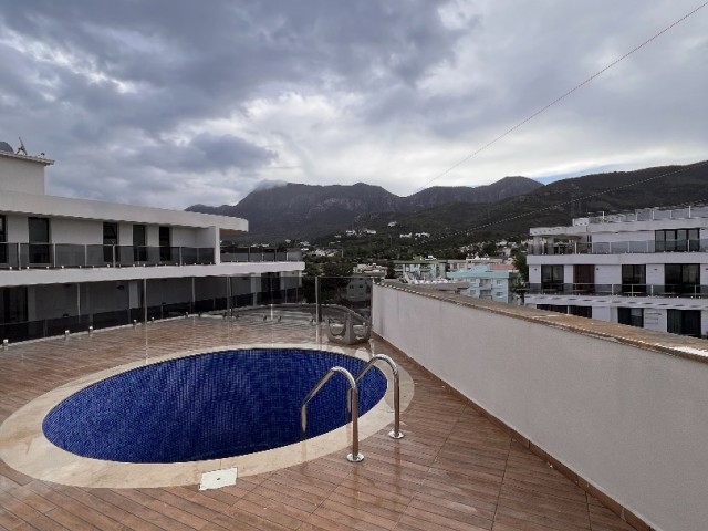 Wunderschönes Penthouse 4+2 mit herrlicher Aussicht zu vermieten im Zentrum von Kyrenia