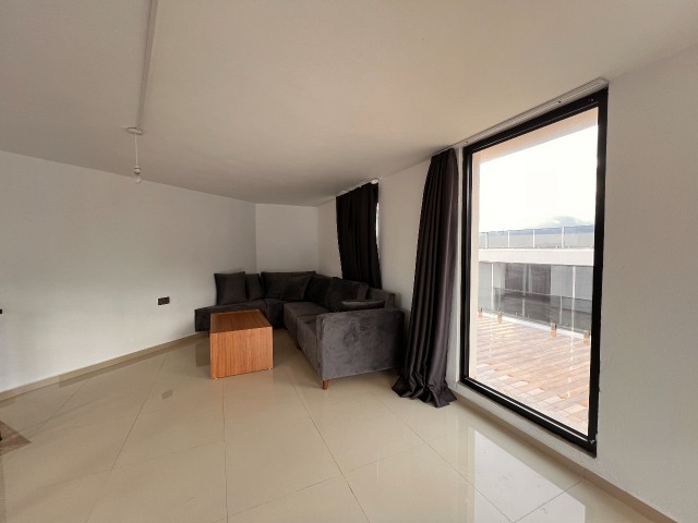 Wunderschönes Penthouse 4+2 mit herrlicher Aussicht zu vermieten im Zentrum von Kyrenia