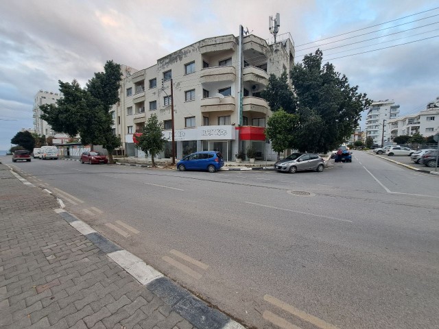 KYRENIA CENTRAL SIGNAGE SHOP MIT HOHEM WERT