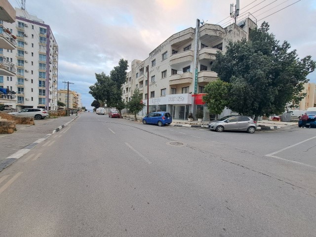 KYRENIA CENTRAL SIGNAGE SHOP MIT HOHEM WERT