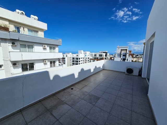 ZU VERMIETEN PENTHOUSE 2+1 KYRENIA CENTER