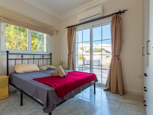 Schöne Villa mit 3 Schlafzimmern und privatem Pool zum Verkauf in Çatalköy