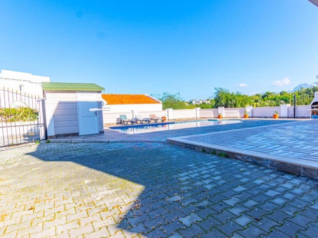 Schöne Villa mit 3 Schlafzimmern und privatem Pool zum Verkauf in Çatalköy