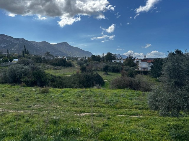 Land with mountain and sea views for sale in Kyrenia / Çatalköy