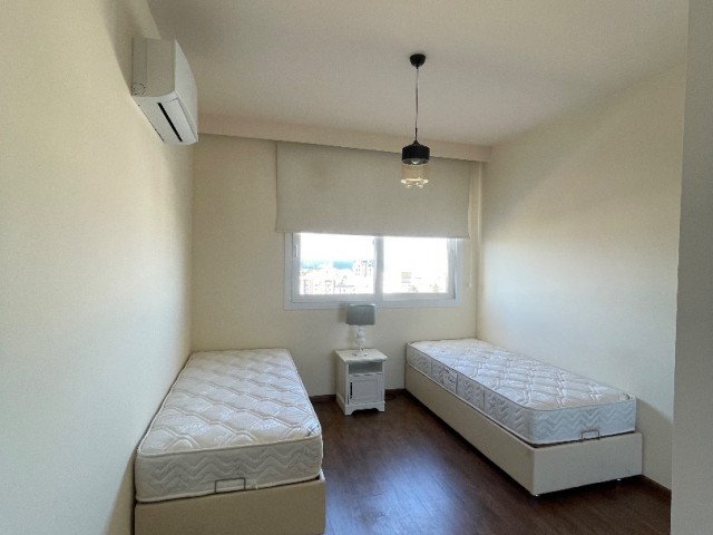 Girne merkezde deniz manzaralı 3+1 daire