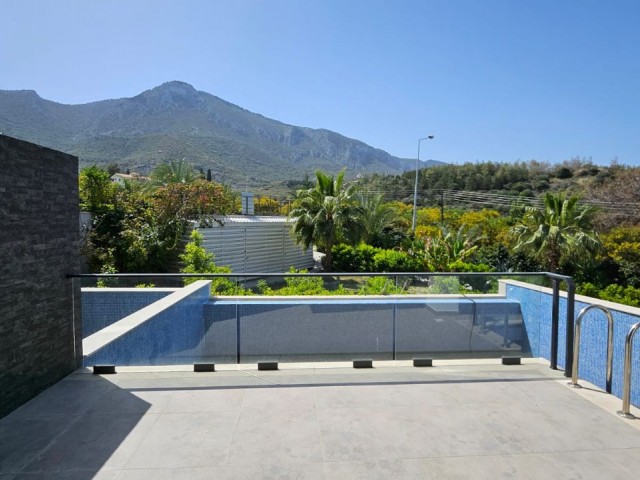 4+1 Penthouse zum Verkauf in Kyrenia Bellapais