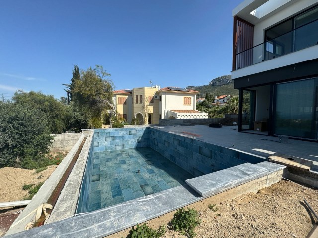 4+1  Satılık Muhteşem Lüks Villa: Nefes Kesen Manzaralarla Modern Yaşam Bellapise, Girne, kuzey Kıbrıs