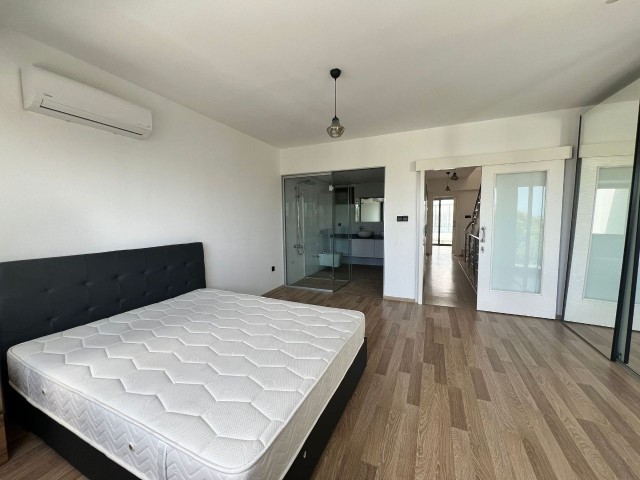  Zeytinlik'te Satılık Full Eşyalı 3 Yatak Odalı Tripleks Villa