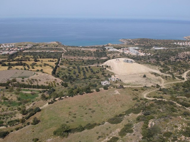 Girne/Esentepe'de önü kapanmaz deniz manzaralı satılık arazi