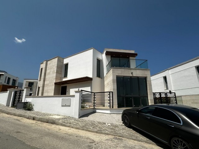 Girne merkezde satılık lüks villa