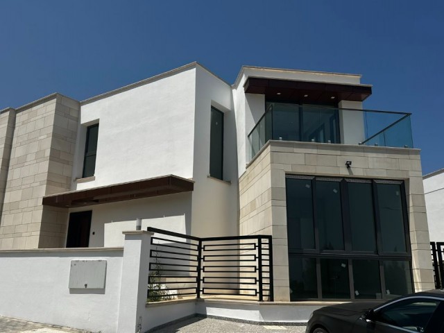 Girne merkezde satılık lüks villa