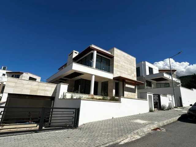 Zeytinlik bölgesinde satılık lüks villa