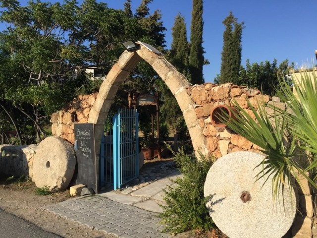 RESTAURANT ZU MIETEN IN LAPTA 100 m. ENTFERNUNG ZUM MEER