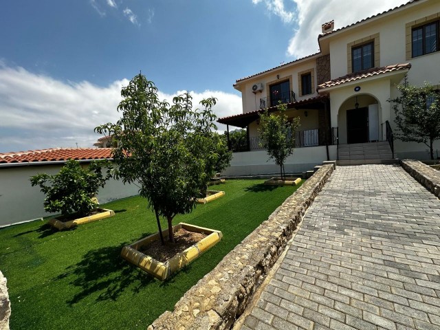 4+1 Villa mit Berg- und Meerblick und Pool zum Verkauf in Arapköy