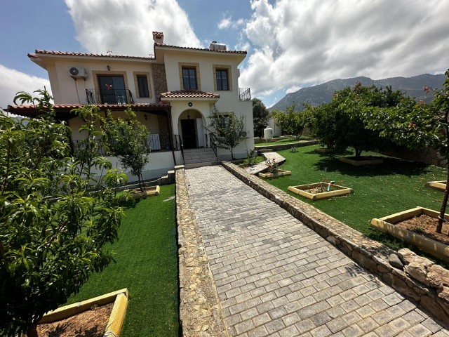 4+1 Villa mit Berg- und Meerblick und Pool zum Verkauf in Arapköy