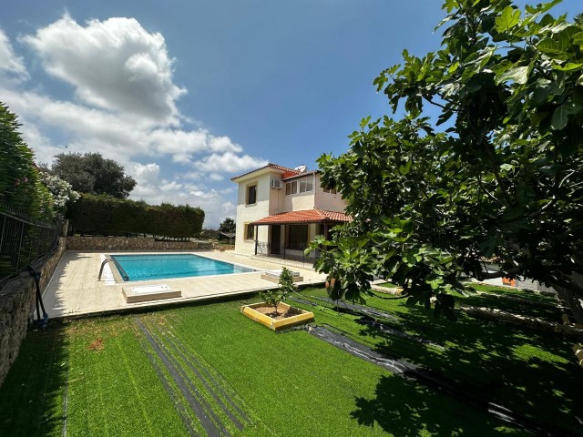 4+1 Villa mit Berg- und Meerblick und Pool zum Verkauf in Arapköy